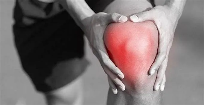 Triệu chứng thường gặp khi bị giãn dây chằng đầu gối