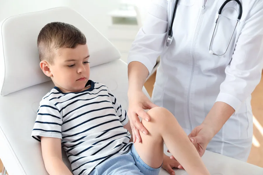 Viêm khớp ở trẻ em: Không chỉ là bệnh của người lớn